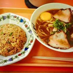 チャーハンセット850円＋生卵（黄身のみ）50円