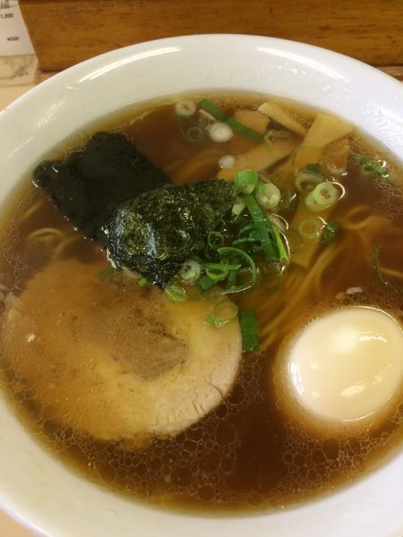 「醤油ラーメン850円➕味玉(ラーパス特典)」@支那そば 心麺の写真
