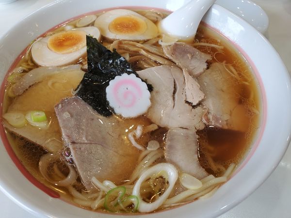 「特製醤油ラーメン950円」@温泉ラーメン 八方美人の写真