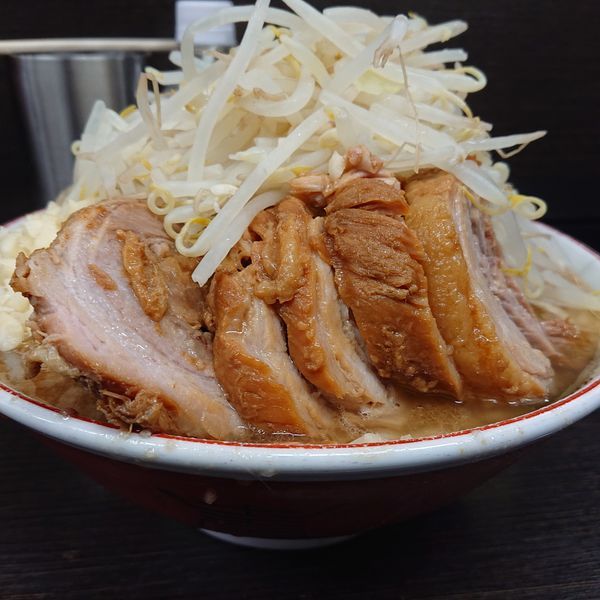 「小豚ラーメン900円ヤサイニンニク。」@ラーメン二郎 川越店の写真