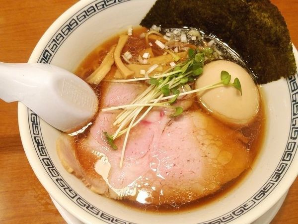 「醤油ラーメン（細麺）＋味玉」@稲荷屋の写真