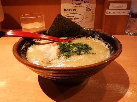 「半ラーメン（豚骨醤油味）」@用賀らーめん たつみの写真