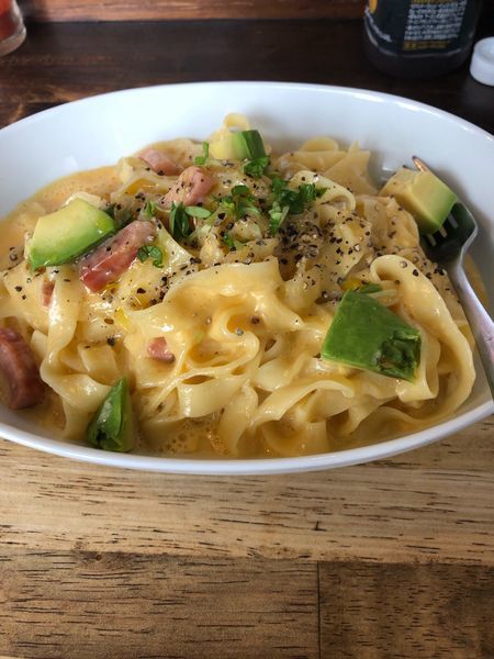 「カルボナーラ（ダブル300g）900円＋アボカド100円」@らーめん梵’s BONES北浦和本店の写真