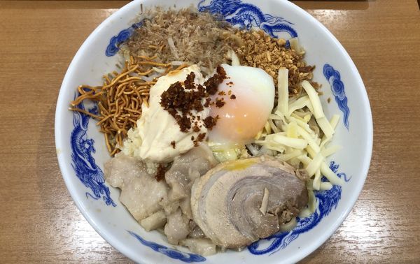 「まぜそば（玉子あり）大盛 +全増し」@ジャンクガレッジ イオン北戸田店の写真