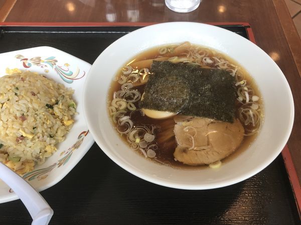 「半ラーメン／半チャーハンセット」@栄楽菜単の写真