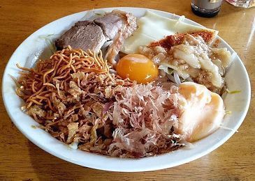 「まぜそば 麺増し」@三十郎 下館駅南店の写真