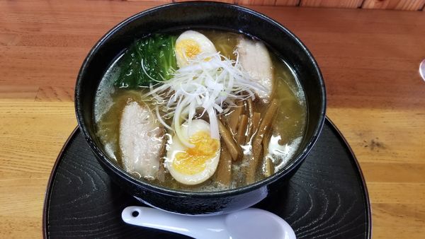 「味玉塩ラーメン大盛」@和風ラーメン 味のほうさくの写真