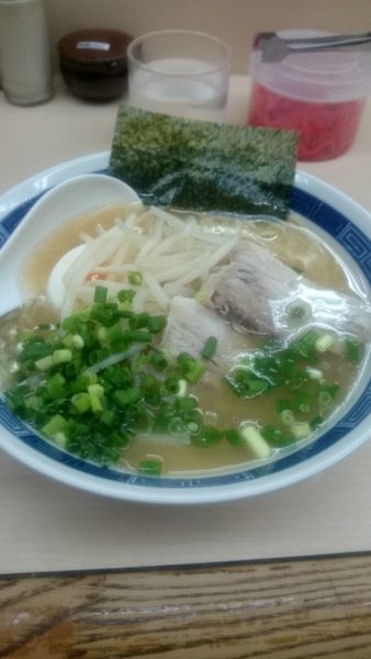 「塩とんこつラーメン（６００円）」@八作の写真