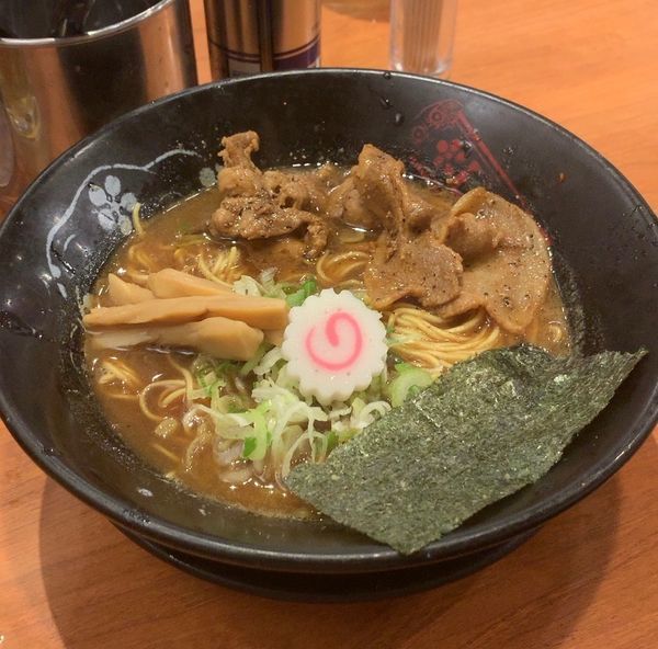 「炙り肉盛り豚骨ラーメン」@金澤濃厚豚骨ラーメン 神仙 品達品川店の写真