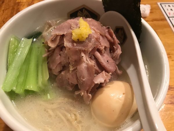 「特製真鯛らーめん+大盛 1000+100円」@真鯛らーめん 麺魚の写真