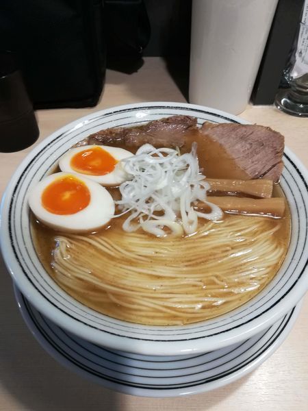「煮干しらぁめん＋味玉」@煮干しらぁめん 猫トラ亭の写真