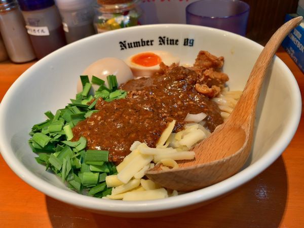 「油そばBLACK＋味玉」@麺Dining Number Nine 09の写真