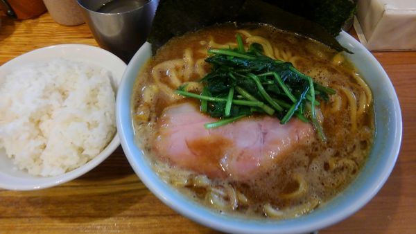 「家系大盛、のり、ライス」@麺屋 庄太 六浦本店の写真