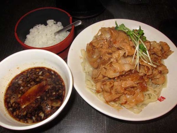 「肉盛りつけ麺並本日無料＋肉増し　300円」@魁 肉盛りつけ麺 六代目けいすけの写真