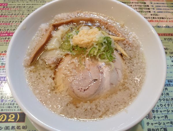 「87（ハチナナ）ラーメン＋ワンタン3ヶ」@麺場80’sの写真