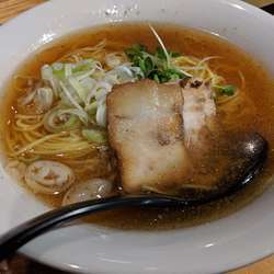 醤油らー麺 魚介ガツン‼︎ 麺大盛¥800(税別) かしわおにぎ