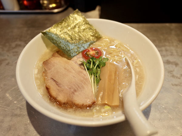 「しおらぁ…850円」@麺 やまらぁの写真