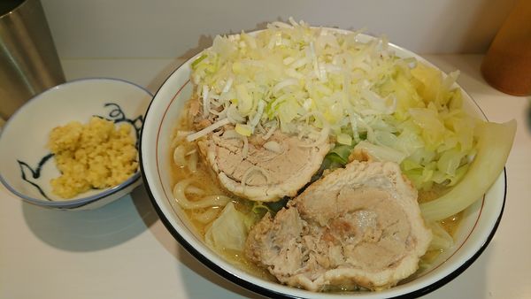 「小ラーメン豚2枚(800円)+ネギ(100円)+生姜(50円」@ハイパーファットンの写真