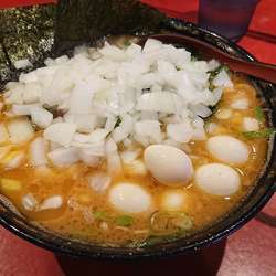 ラーメン中（玉ねぎ、うずら）