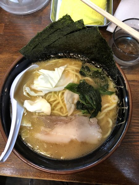 「豚骨醤油ラーメン（中盛麺かため）」@らあめん 寸八 総本店の写真