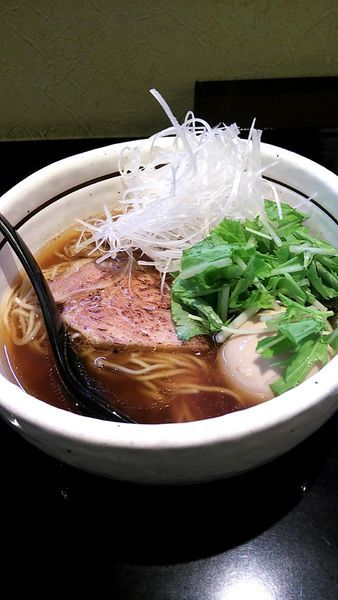 「醤油ラーメン（α白髪ネギ）＋チャーシューご飯」@麺屋 焔の写真