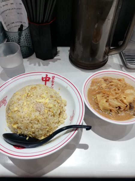 「チャーハン▪半味噌タンメンセット　860円」@蒙古タンメン 中本 町田店の写真