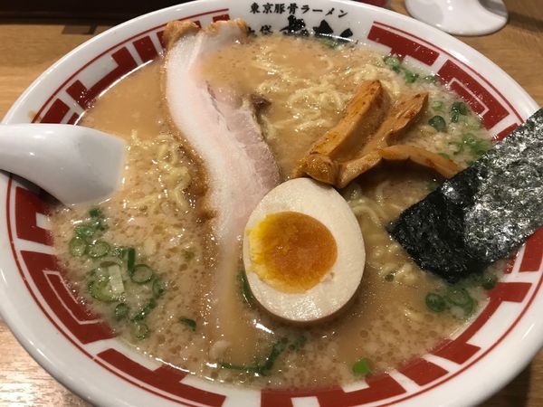 「東京豚骨ラーメン」@屯ちん 新宿店の写真