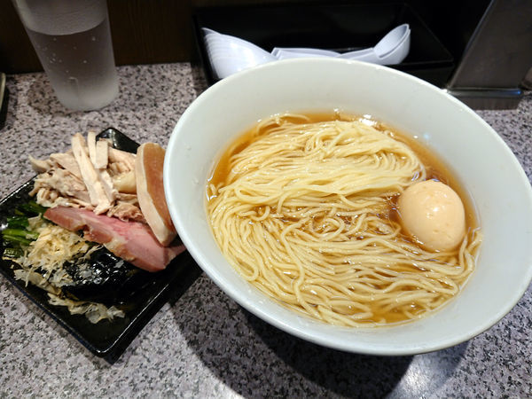 「限定 荒井と伊東の冷やし鶏中華」@ラーメン宮郎の写真