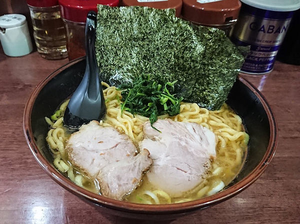 「ラーメン（中）」@横浜家系 まるに家の写真