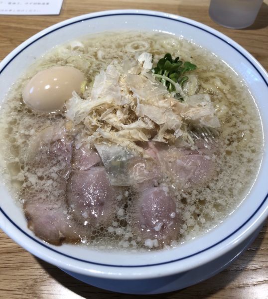 「味玉塩らーめん」@らーめん鱗 難波店の写真