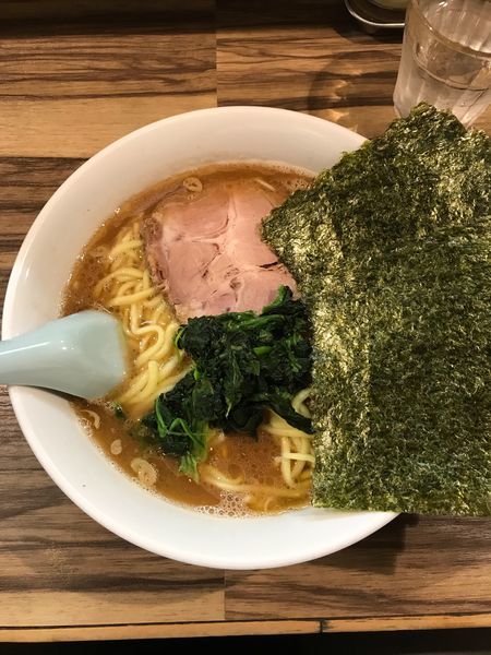 「ラーメン 中盛・海苔 830円」@横浜家系らーめん 五丁目ハウスの写真