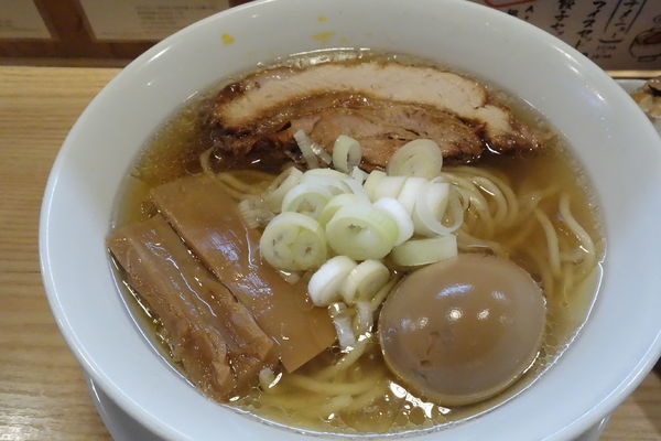 「らーめんmacro +味玉」@人類みな麺類の写真