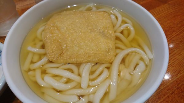 「きつねうどん」@因幡うどん 博多デイトス店の写真