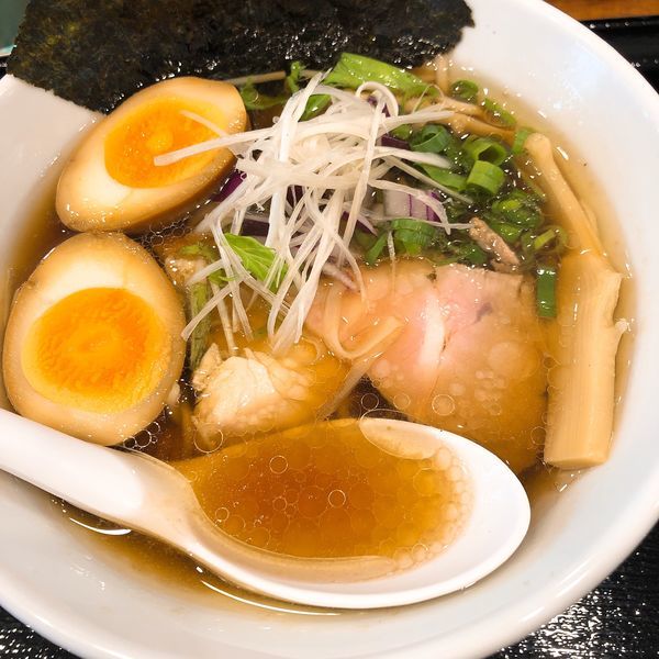 「鶏清湯らぁ麺 (並) ¥730＋味玉 ¥100」@らぁ麺しろの写真