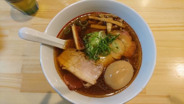 「らーめん醤油+味玉」@川の先の上の写真