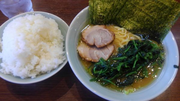 「ラーメン並、のり、チャーシュー１枚追加、ほうれん草、ライス大」@金八家の写真