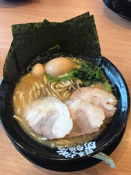 「MAXラーメン、麺硬め、味濃い目、油多目+ライス大」@町田商店 刈谷店の写真