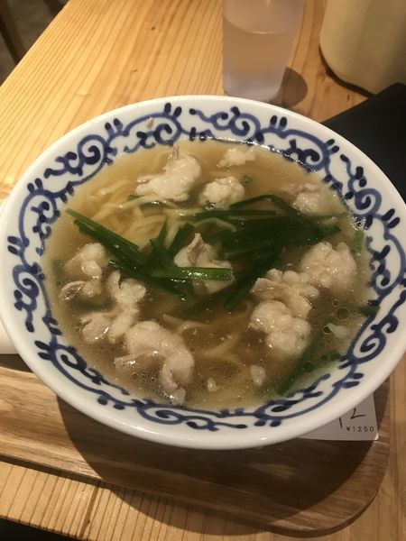 「モツらーめん」@博多醤油ラーメン 月や 博多デイトス店の写真