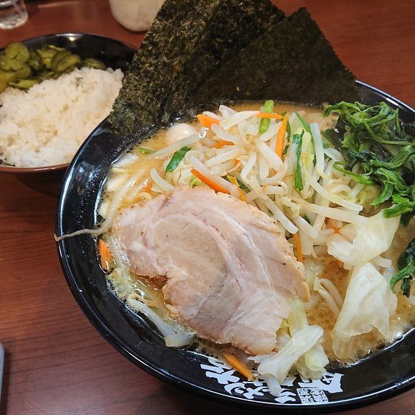 「野菜ラーメン850円硬め、ライス100円他」@町田商店 横浜駅前店の写真