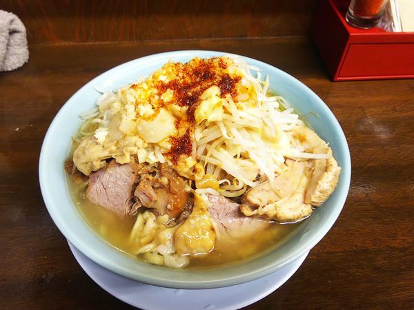 「小豚ラーメンと豚１UPと野菜・ニンニク・脂・カラメ・ラー油」@らーめん玄の写真