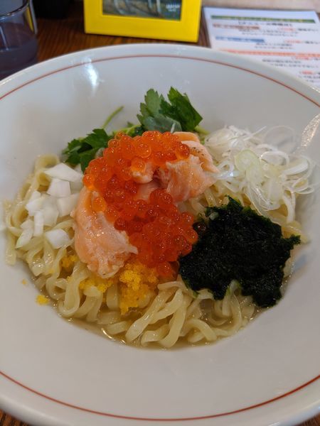 「サーモンとイクラと生のりと山葵の和えそば」@拉麺 イチバノナカの写真