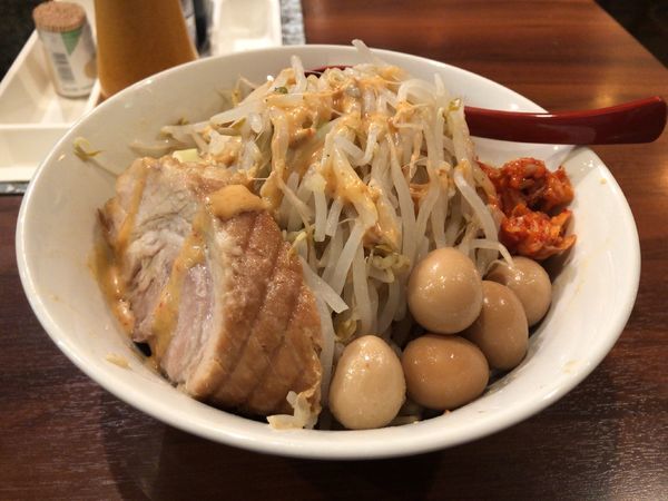 「スタミナ冷やし中華(大盛) + 醤油うずら」@火の豚 立川ラーメンスクエア店の写真