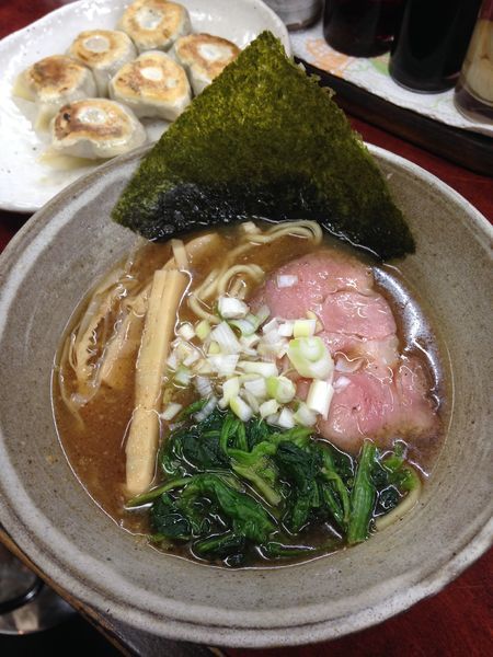 「らーめん 750円 餃子 350円」@拉麺工房 暁の写真