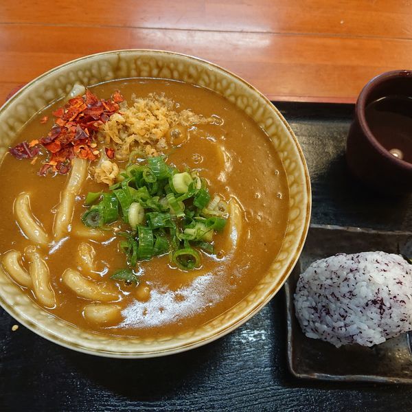 「カレーうどん310円、おにぎり90円」@麺処 綿谷 高松店の写真