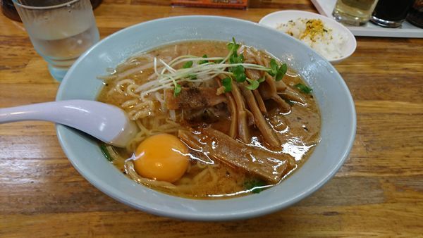 「味噌ラーメンメンマ+生卵」@くるまやラーメン 諏訪店の写真