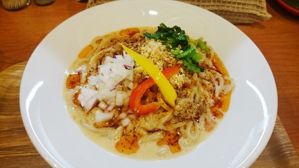 「汁なし担々めん（900円）＋ライス（100円）」@ひよこプリンの写真