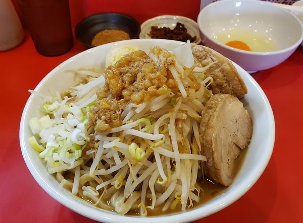 「ラーメン大　豚マシ１枚　生卵　魚粉」@豚ゆうの写真