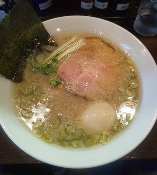 「背脂醤油らーめん味玉  850円」@麺や まる喜の写真