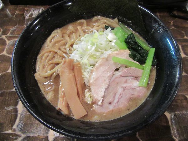 「とんこつ醤油（８２０円）」@つけめん・らーめん活龍 本店の写真