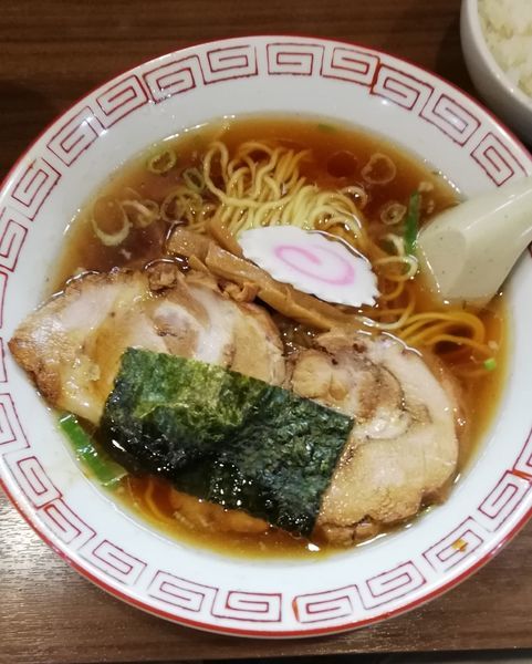 「懐かしの中華そば650円、半餃子半ライスセット350円」@らーめん治 らいおん 百草店の写真
